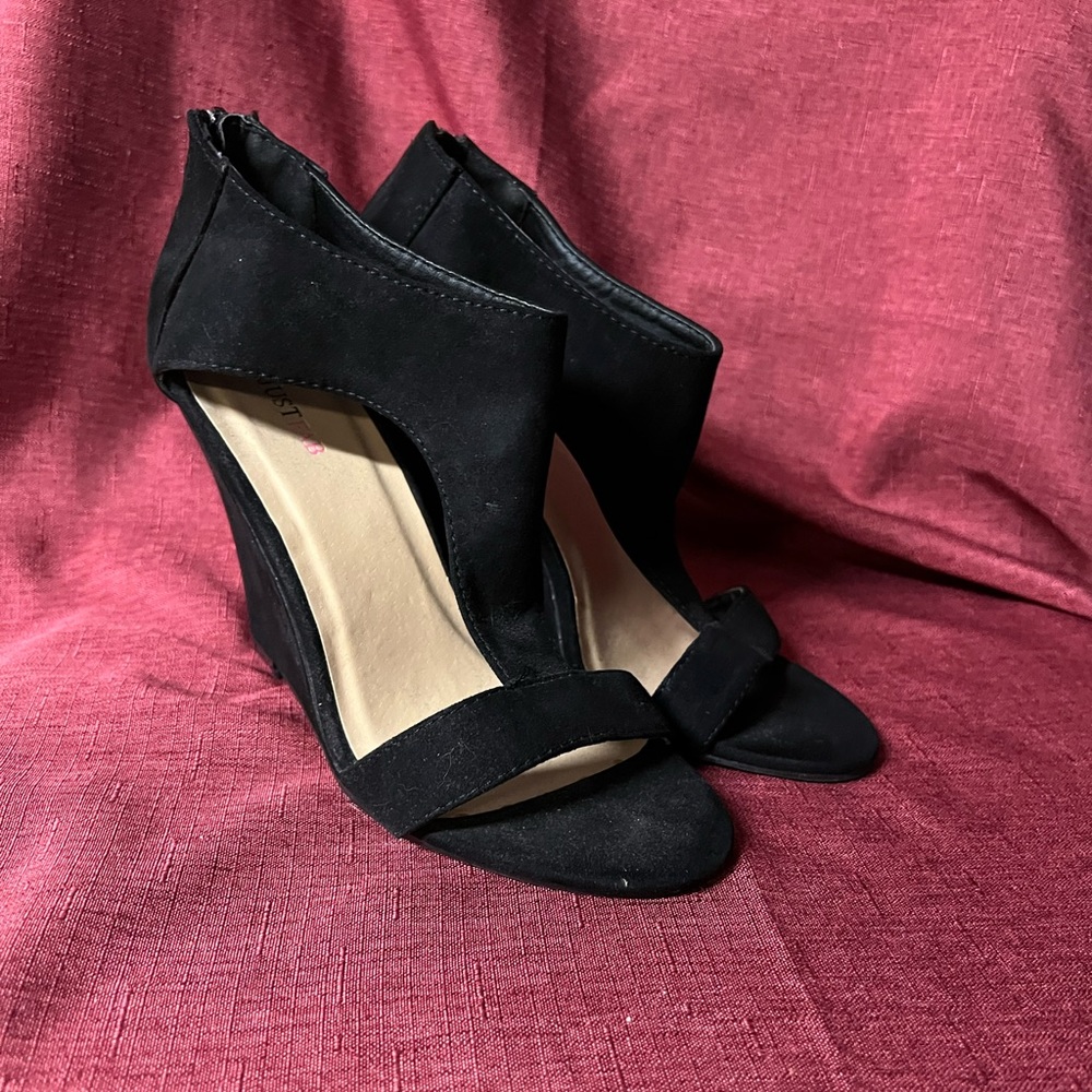 Just Fab black wedges